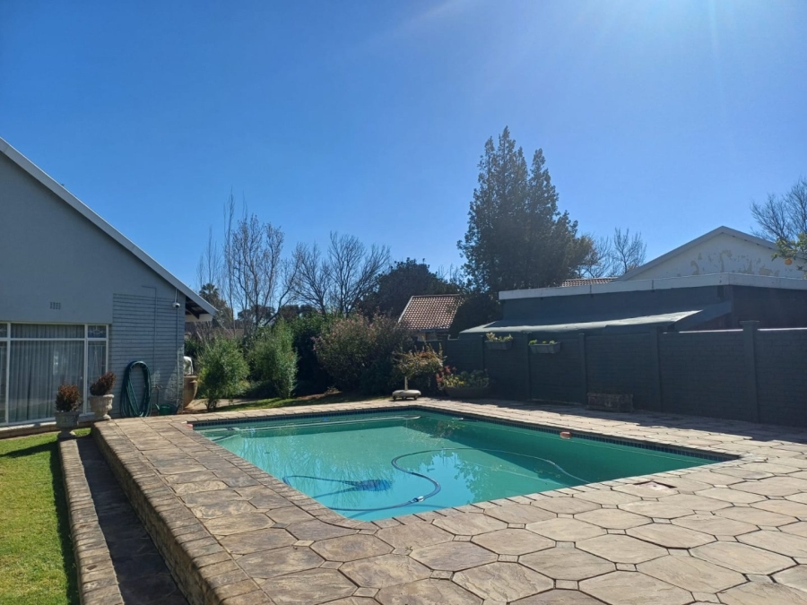 4 Bedroom Property for Sale in Flamwood North West